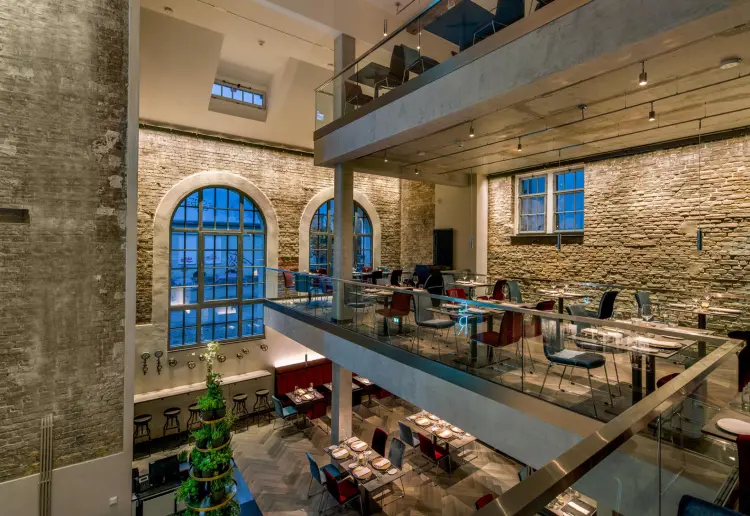 Restaurant mit Bar und Terrasse im Stadtbad -  Berlin Prenzlauer Berg