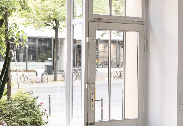 Berlin Mitte , Brunnenstraße : Galerie, Showroom und Co-Workingspace – alles an einem kreativen Ort