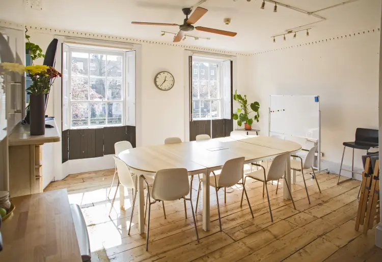 Small and Cozy  Meeting Space