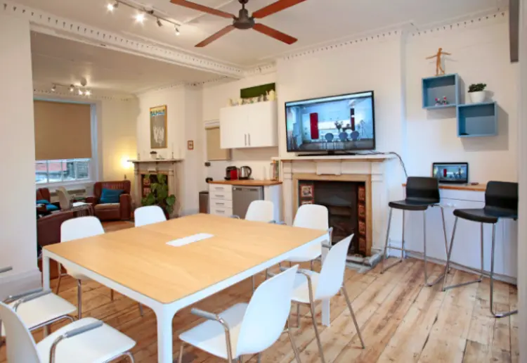 Small and Cozy  Meeting Space