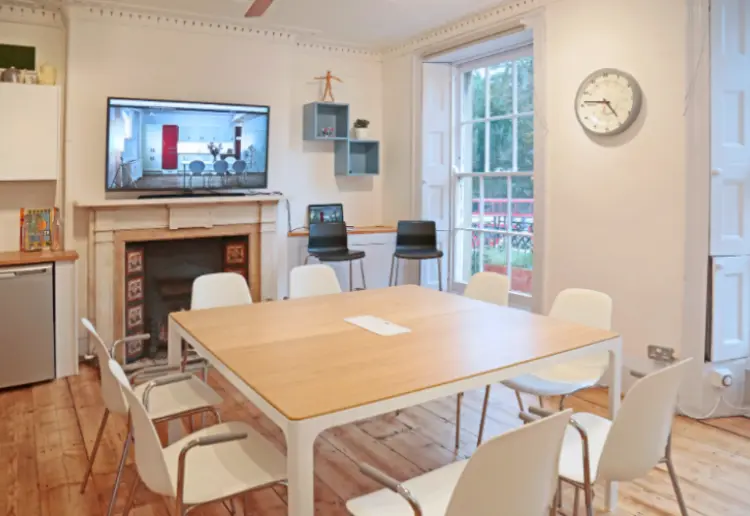 Small and Cozy  Meeting Space
