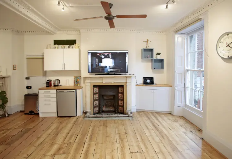Small and Cozy  Meeting Space