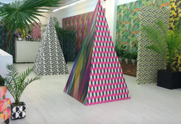 White and Large Pop Up Store in the heart of the city