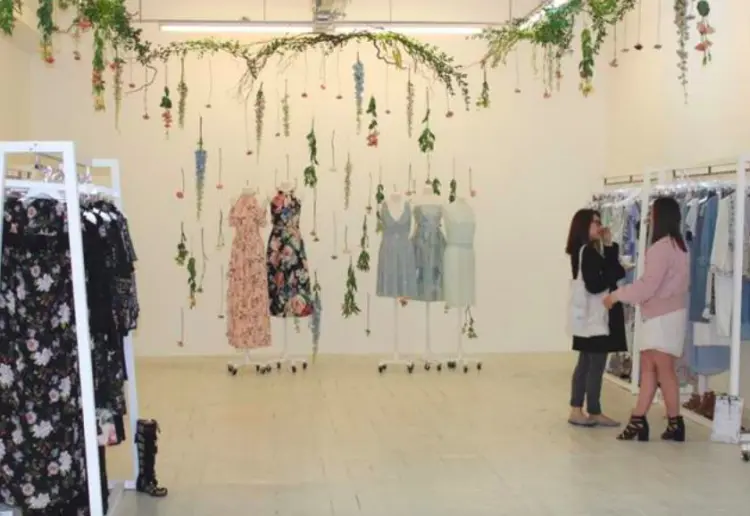 White and Large Pop Up Store in the heart of the city