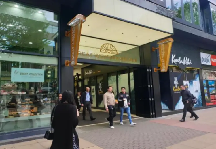 Large Pop Up Unit in Great Western Arcade