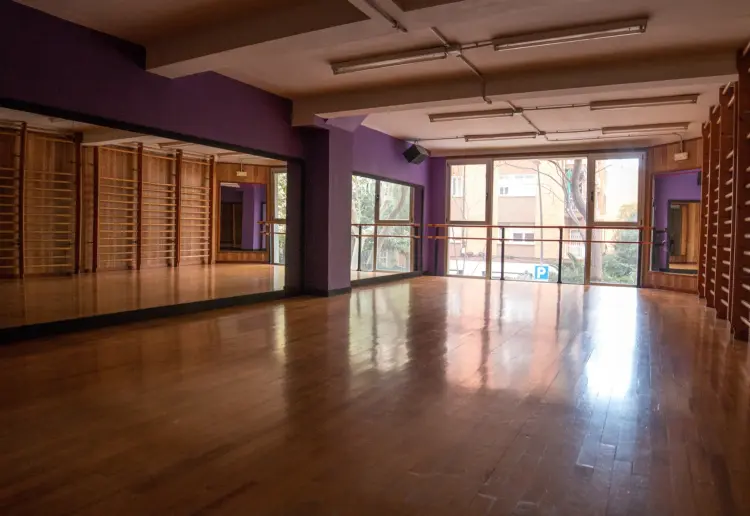Alquiler de salas de danza y de teatro.