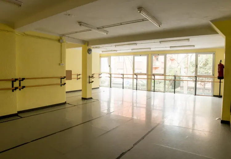 Alquiler de salas de danza y de teatro.