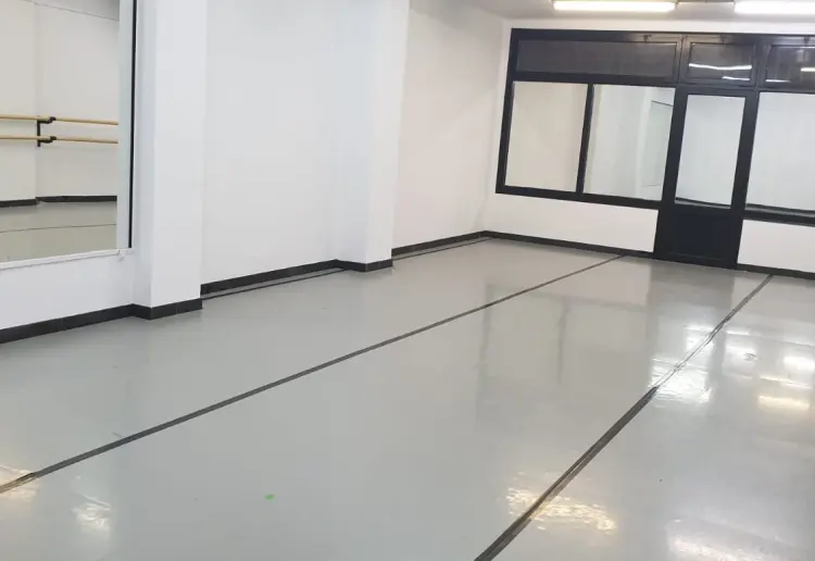 Alquiler de salas de danza y de teatro.