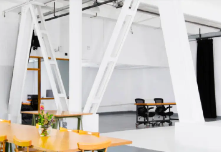 Large and Bright Studio with Balcony