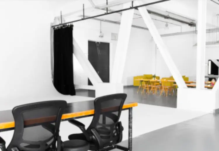 Large and Bright Studio with Balcony