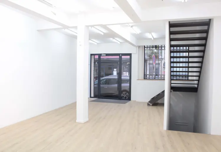 Three-floor gallery in the Marais