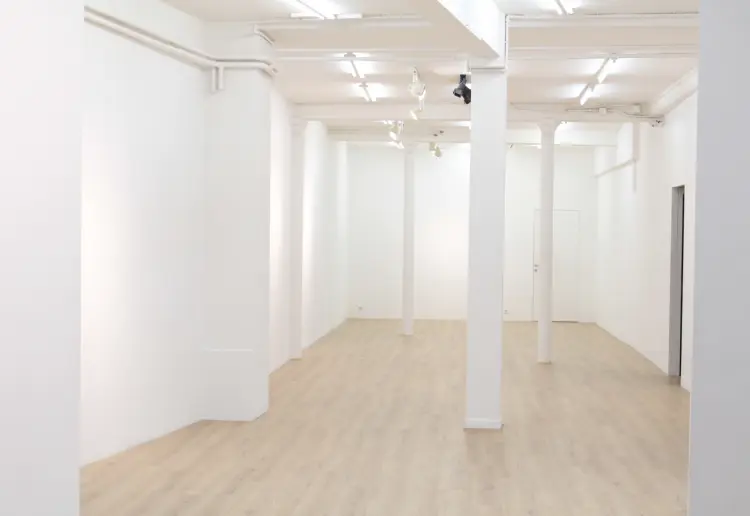 Three-floor gallery in the Marais