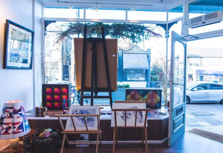 Bright Pop Up Store / Gallery