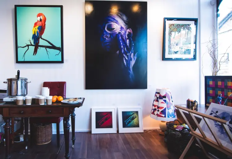 Bright Pop Up Store / Gallery