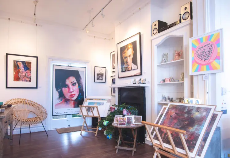 Bright Pop Up Store / Gallery