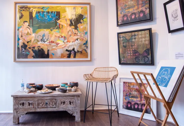 Bright Pop Up Store / Gallery