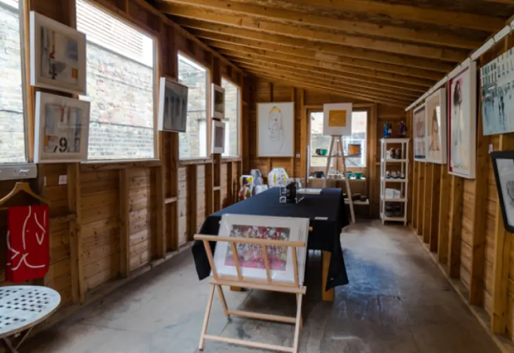 Bright Pop Up Store / Gallery