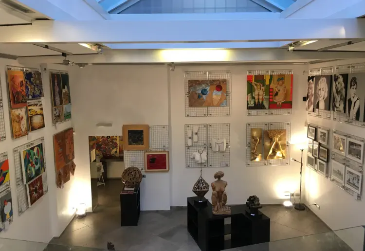 Large and Central Showroom
