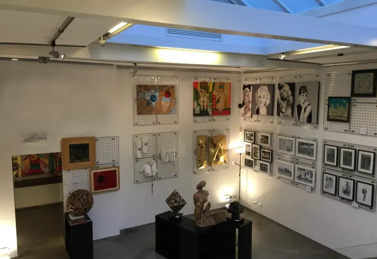 Large and Central Showroom