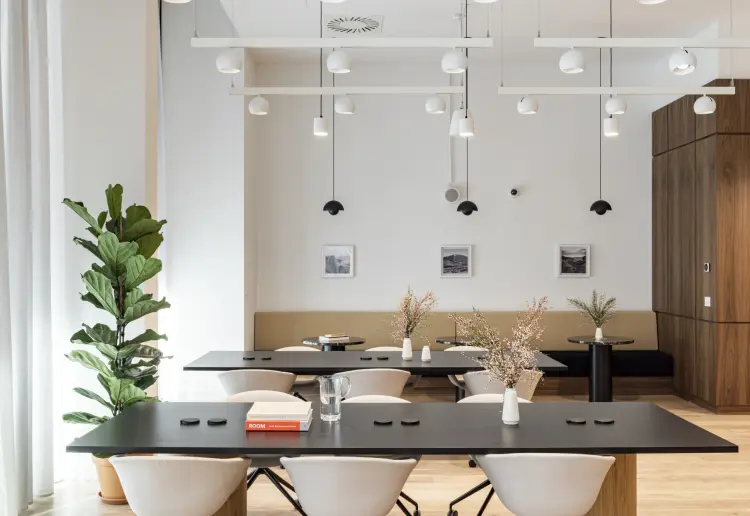 Large and Adaptable Coworking Space