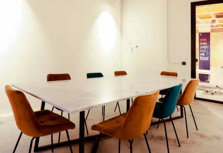 Sala de reunión equipada