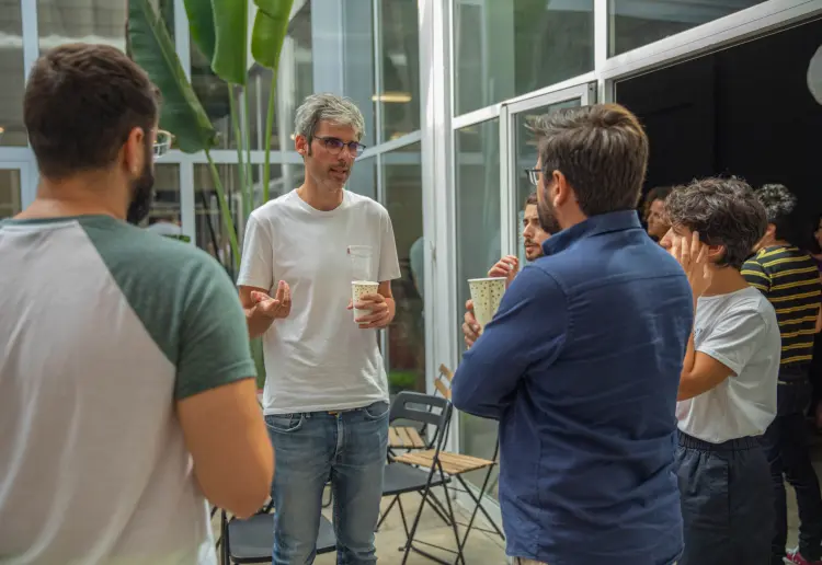 Sala Formación de 70m2 con patio y cocina en Sevilla Centro