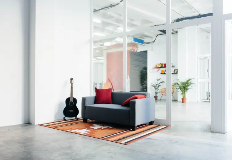 Sala Formación de 70m2 con patio y cocina en Sevilla Centro