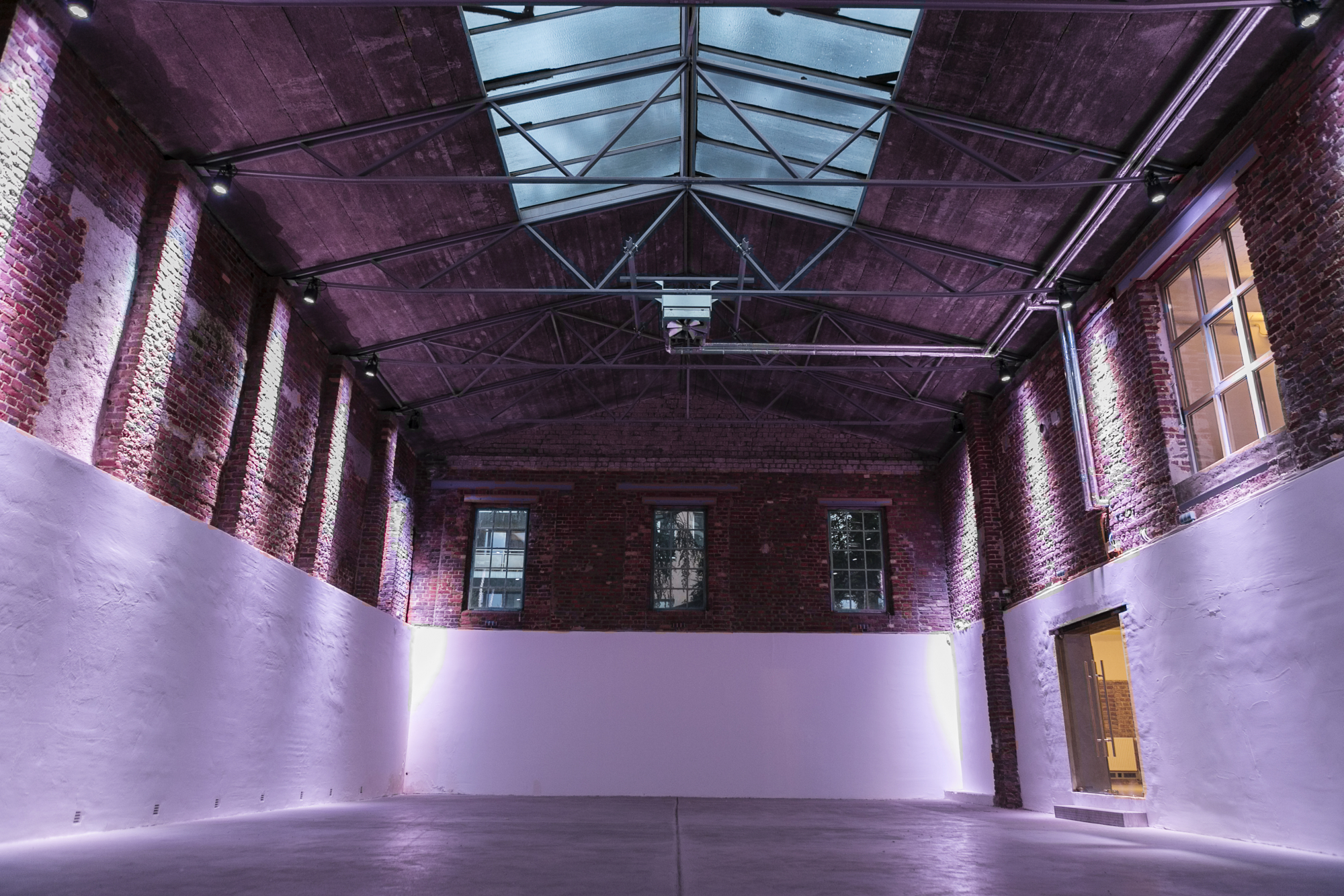 RHEINBLICK "Downstairs" Halle und Nebenräume