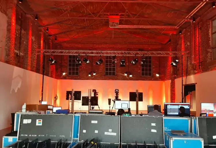 RHEINBLICK "Downstairs" Halle und Nebenräume