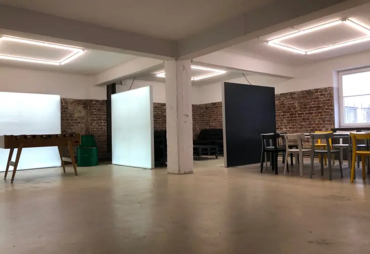 RHEINBLICK "Downstairs" Halle und Nebenräume