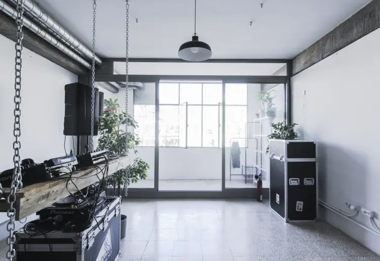 Espacio diáfano multidisciplinar en Poblenou