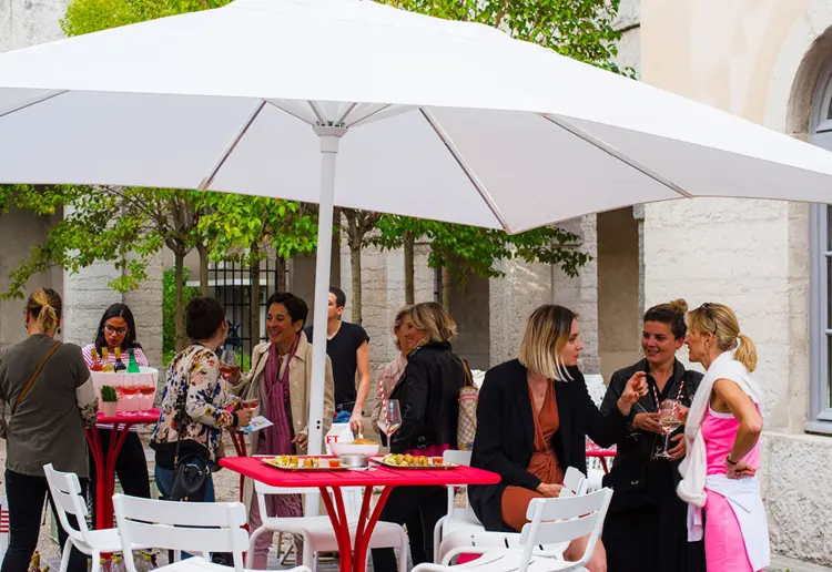 Terrasse d'une capacité de 150 personnes