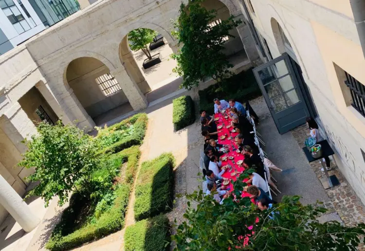 Terrasse d'une capacité de 60 personnes (I)