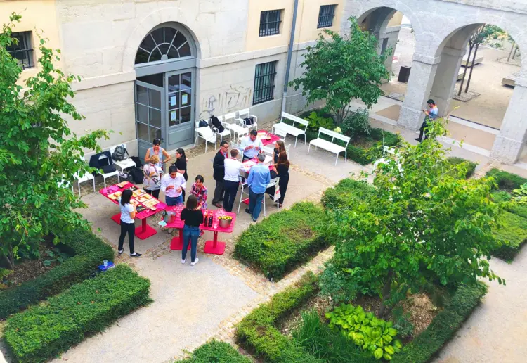 Terrasse d'une capacité de 60 personnes (I)