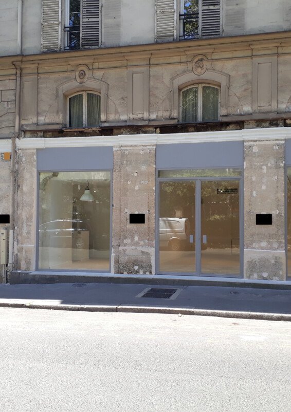 Immense boutique à République