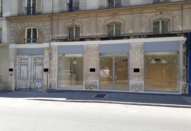 Immense boutique à République