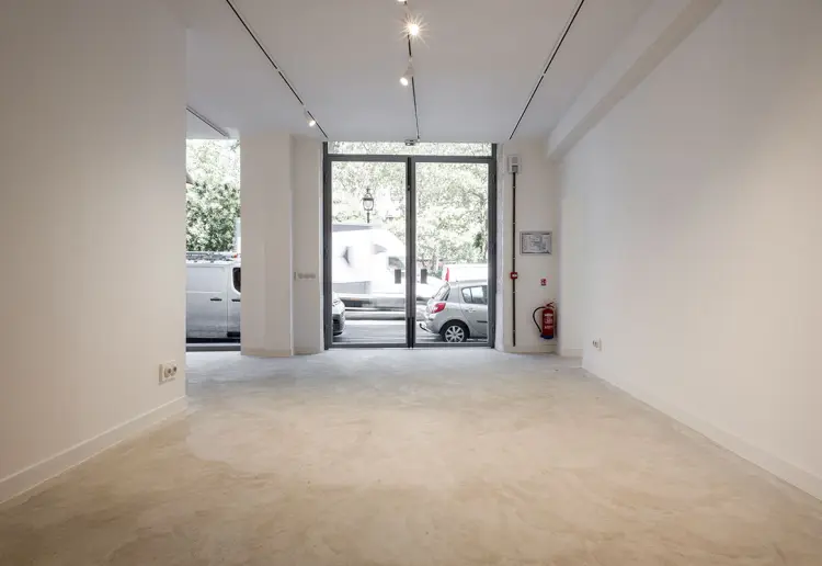 Immense boutique à République