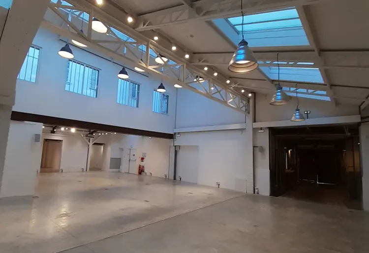 Immense boutique à République