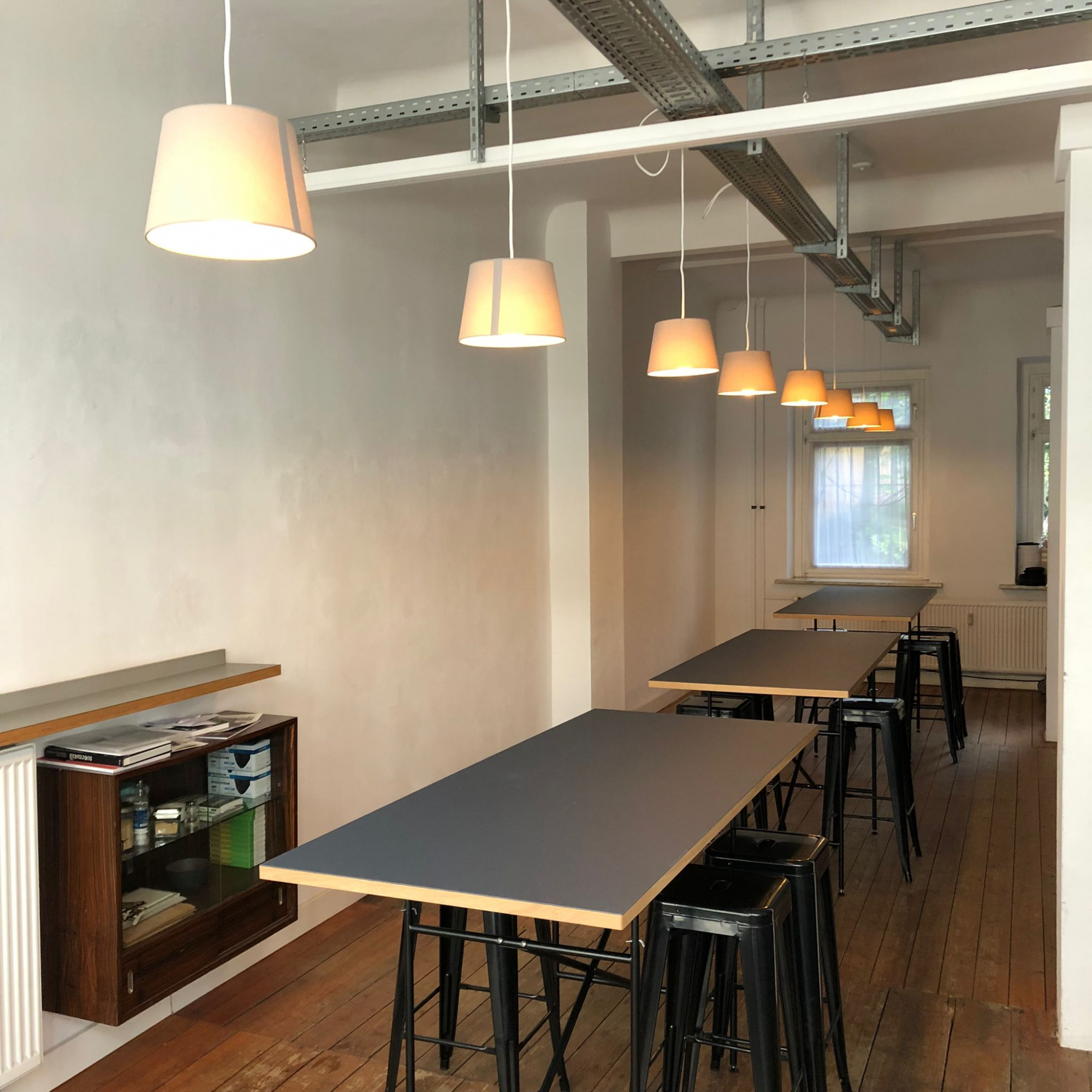 Clean white space "New York industrial style"