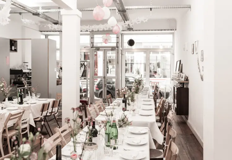 Clean white space "New York industrial style"