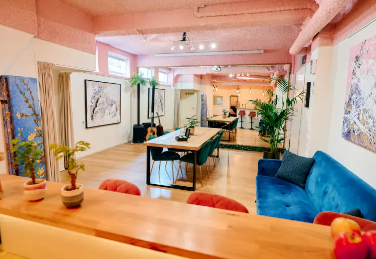 We offer a unique location for your workshop, meeting or business-event at the city heart of Amsterdam, Jordaan.
