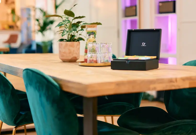 We offer a unique location for your workshop, meeting or business-event at the city heart of Amsterdam, Jordaan.
