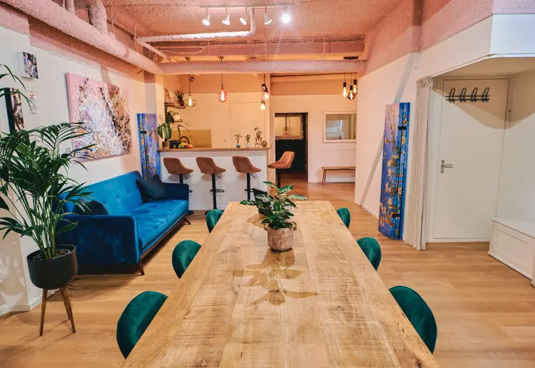We offer a unique location for your workshop, meeting or business-event at the city heart of Amsterdam, Jordaan.