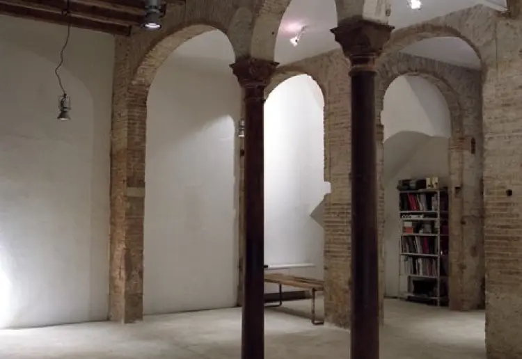 Espacio estilo industrial en el Borne