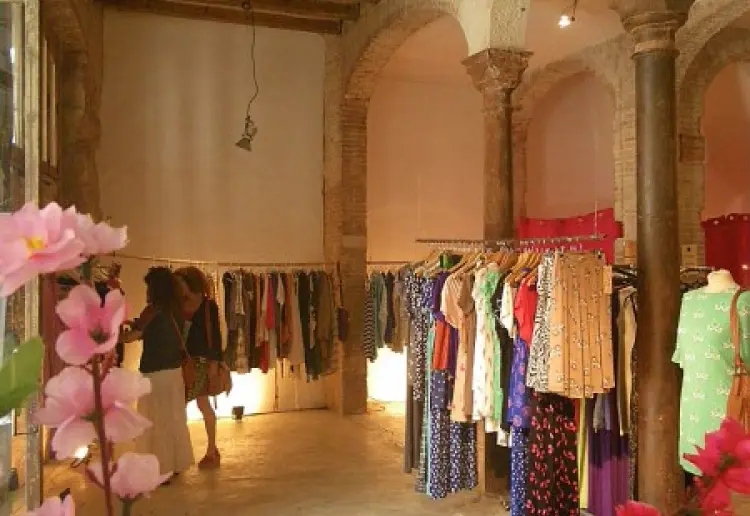 Espacio estilo industrial en el Borne