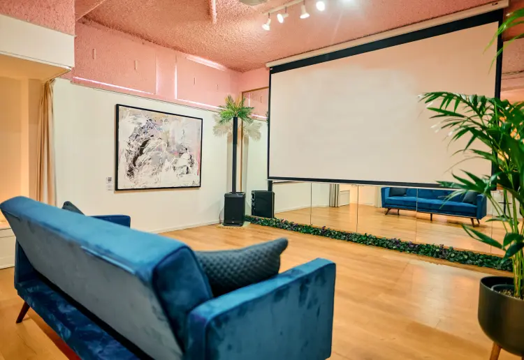 We offer a unique location for your workshop, meeting or business-event at the city heart of Amsterdam, Jordaan.