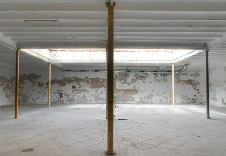 Sala de eventos de estilo modernista