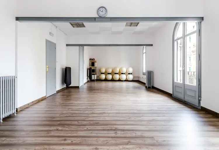 Bright diaphanous space in  Barcelona center