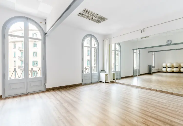 Bright diaphanous space in  Barcelona center