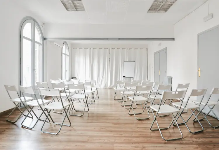 Bright diaphanous space in  Barcelona center
